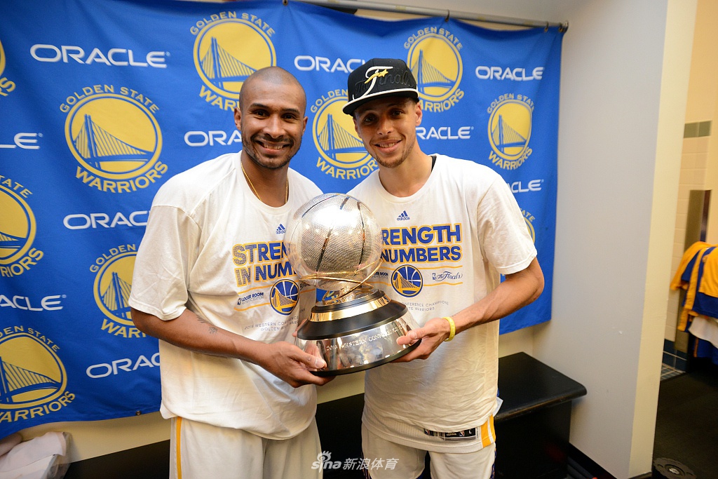 “巴西闪电”巴博萨正式宣布退役 加入勇士教练团队