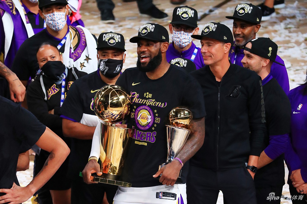 詹姆斯获得总决赛MVP 历史首位三支不同球队FMVP