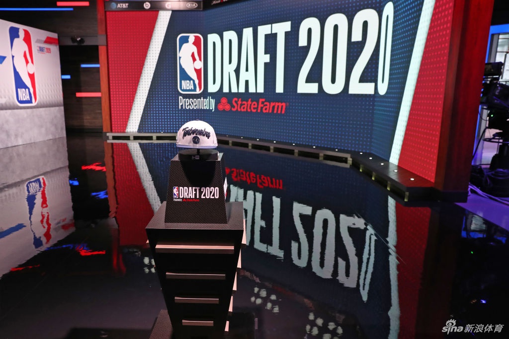 NBA选秀大会森林狼状元签选爱德华兹 怀斯曼三球分列榜眼探花