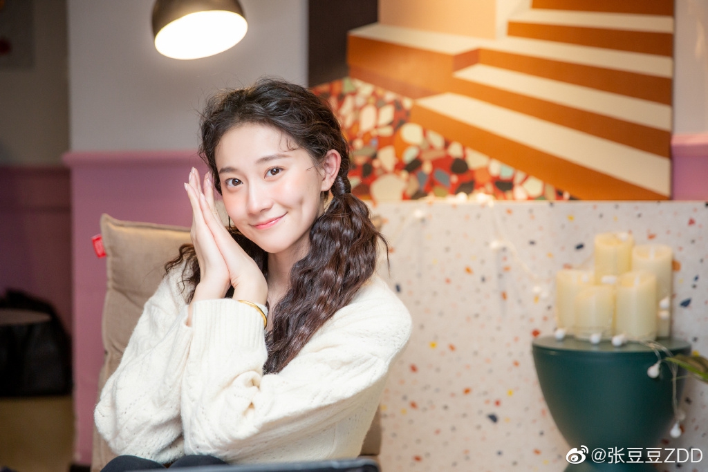 艺术体操女神张豆豆晒综艺剧照:迎着浪花向前冲