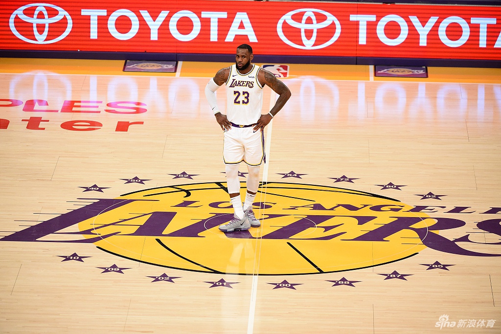 詹姆斯2年8500万提前顶薪续约湖人