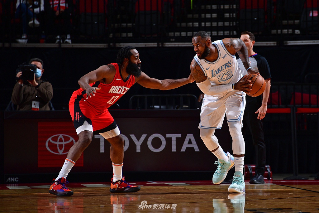 [NBA]湖人120-102火箭 詹姆斯18+7+7