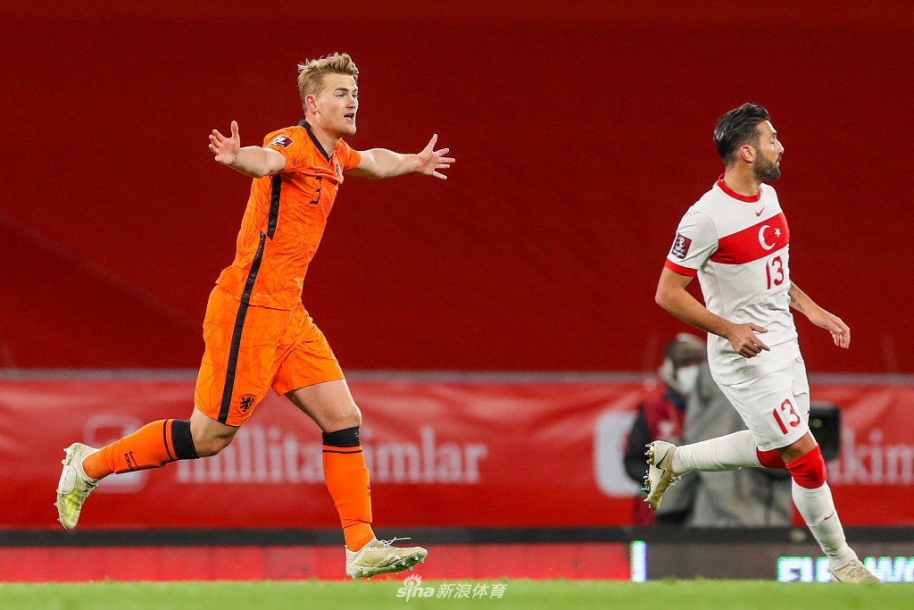 [世预赛]土耳其4-2荷兰 伊尔马兹帽子戏法