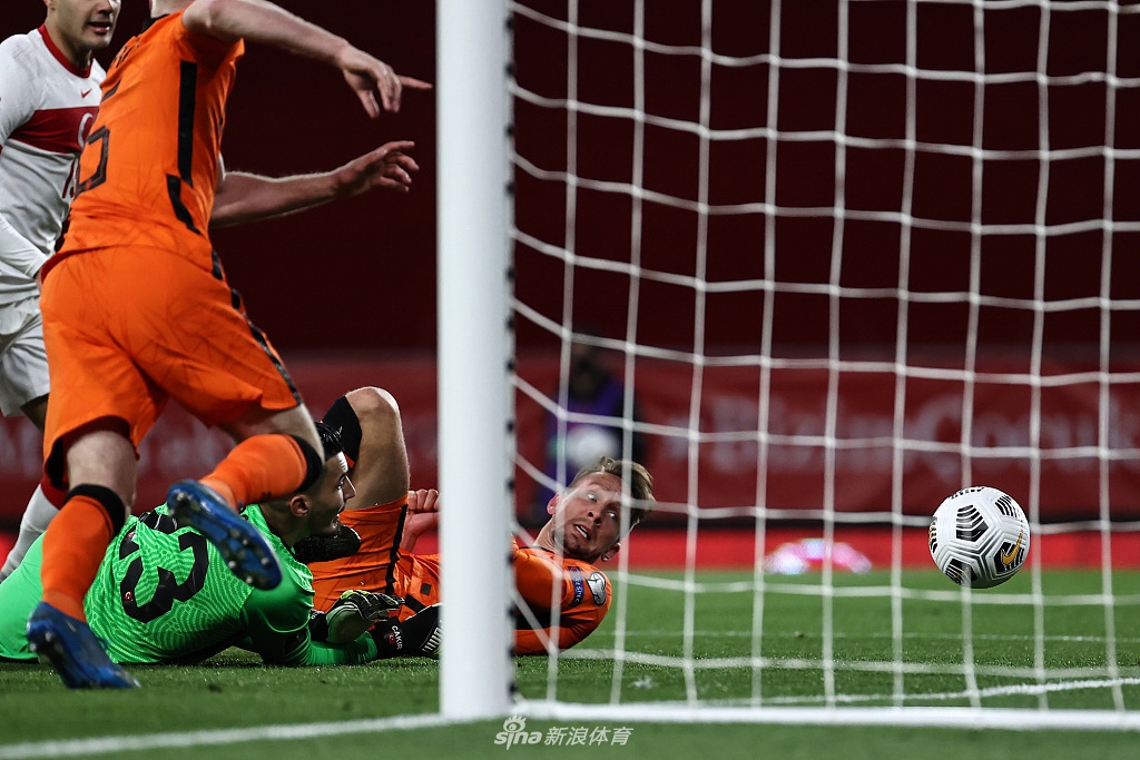 [世预赛]土耳其4-2荷兰 伊尔马兹帽子戏法