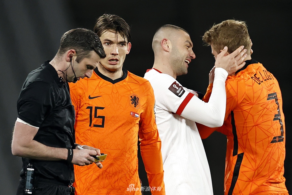 [世预赛]土耳其4-2荷兰 伊尔马兹帽子戏法