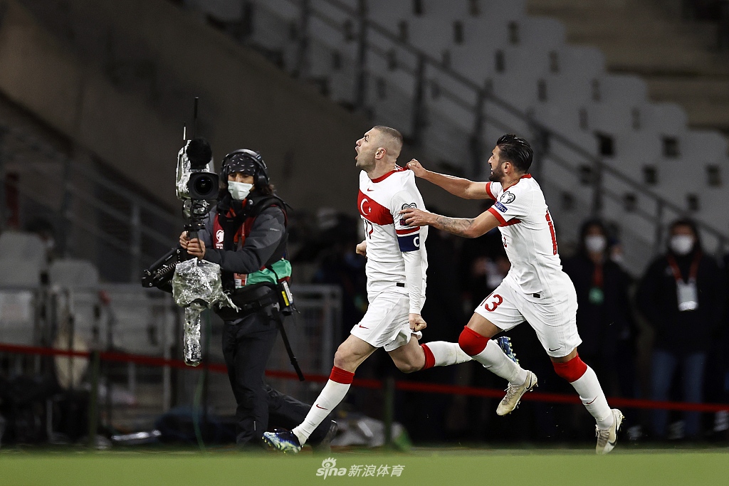 [世预赛]土耳其4-2荷兰 伊尔马兹帽子戏法