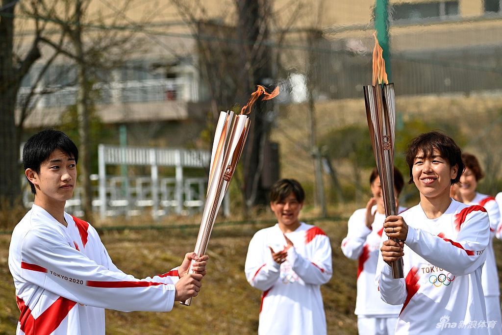 石原里美点燃火炬台日本女足首棒