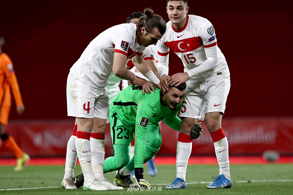 [世预赛]土耳其4-2荷兰 伊尔马兹帽子戏法