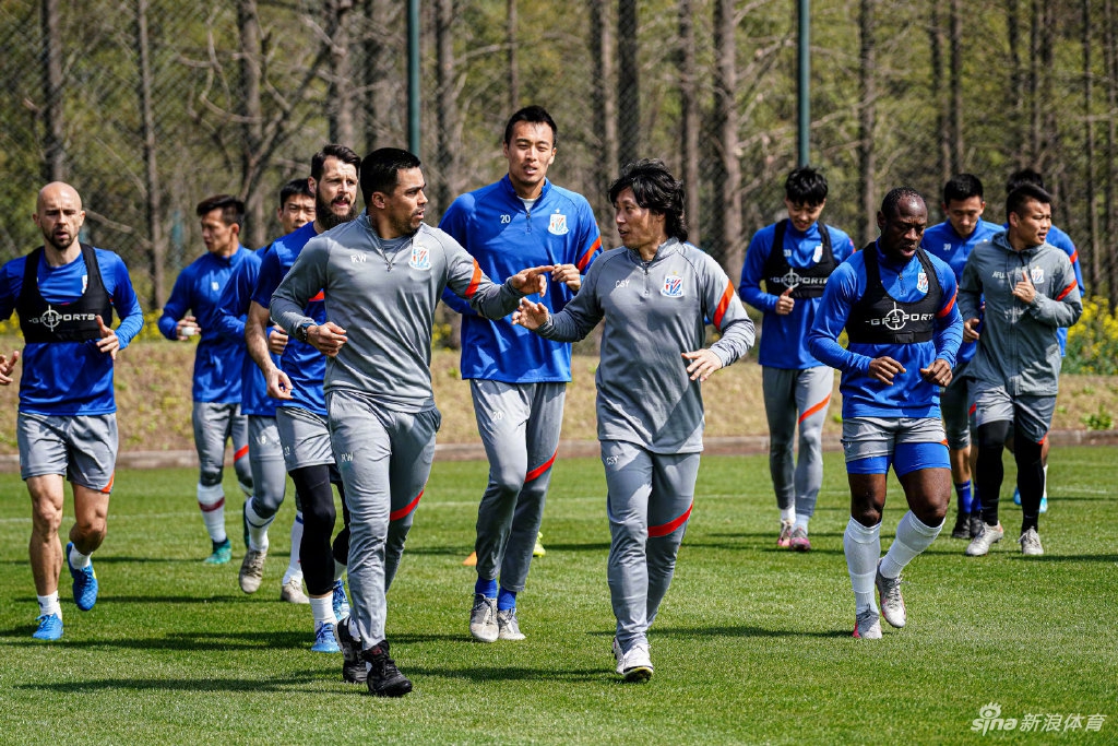 申花海港武汉官微发最新训练照 抹去遮挡耐克LOGO