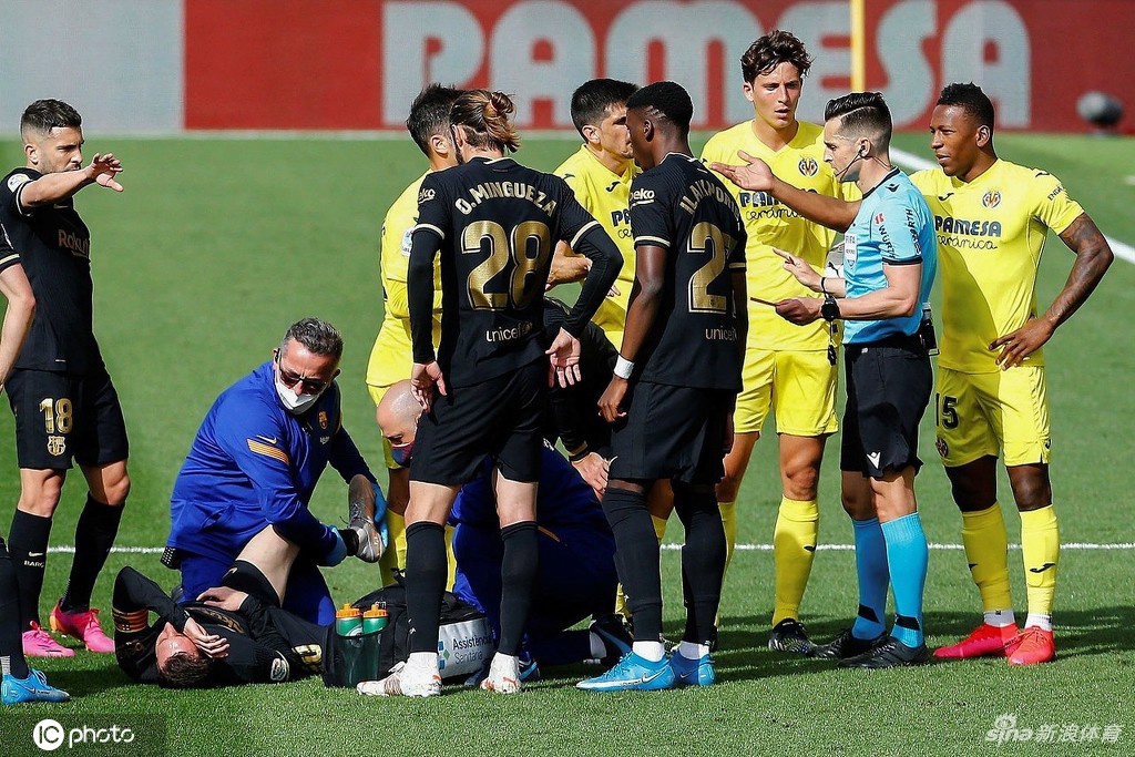 梅西一场被对手放倒四次 巨星待遇：凶狠犯规