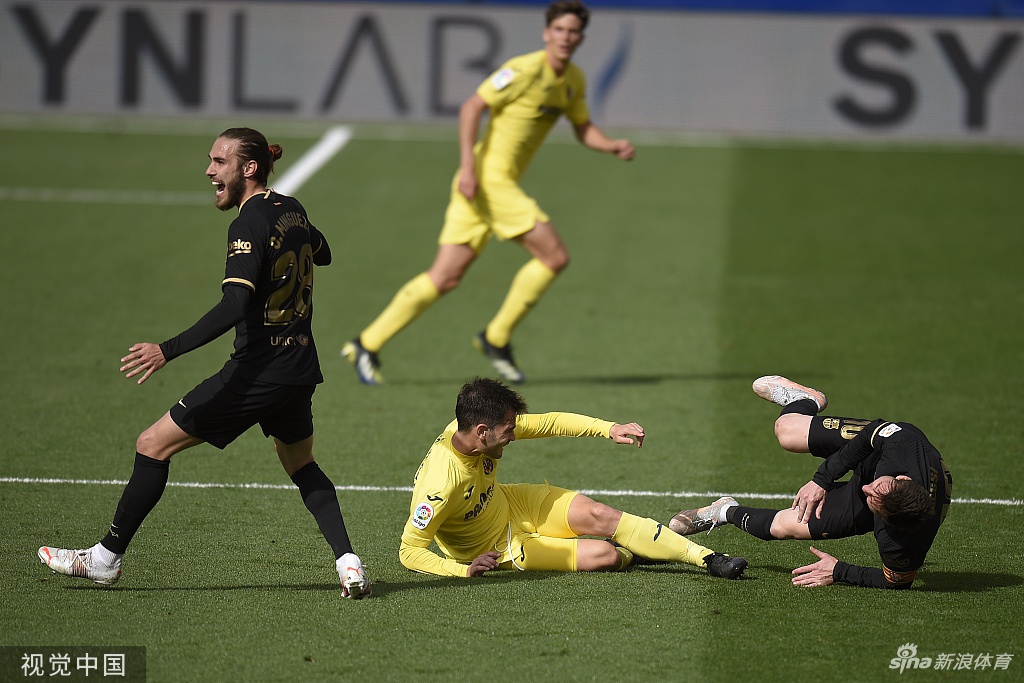 梅西一场被对手放倒四次 巨星待遇：凶狠犯规