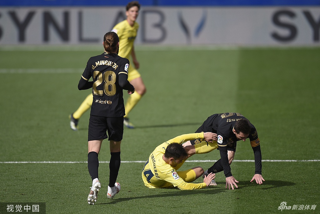 梅西一场被对手放倒四次 巨星待遇：凶狠犯规