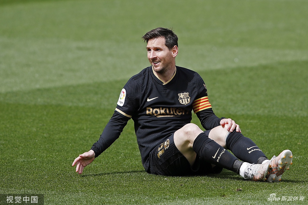 梅西一场被对手放倒四次 巨星待遇：凶狠犯规