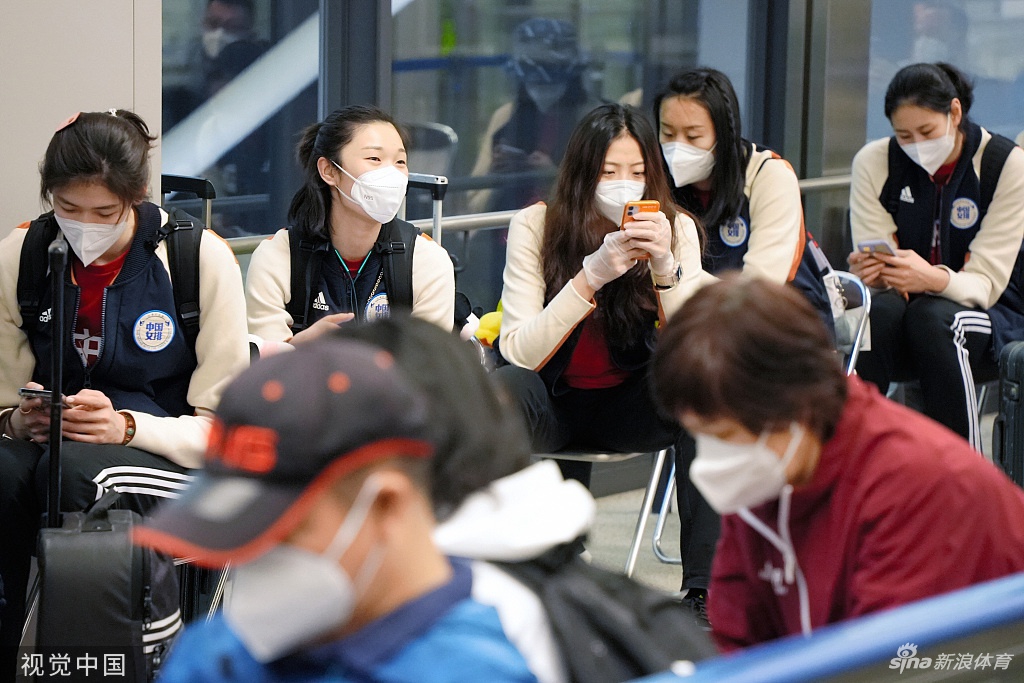 中国女排抵达日本参加测试赛 五一过招日本女排