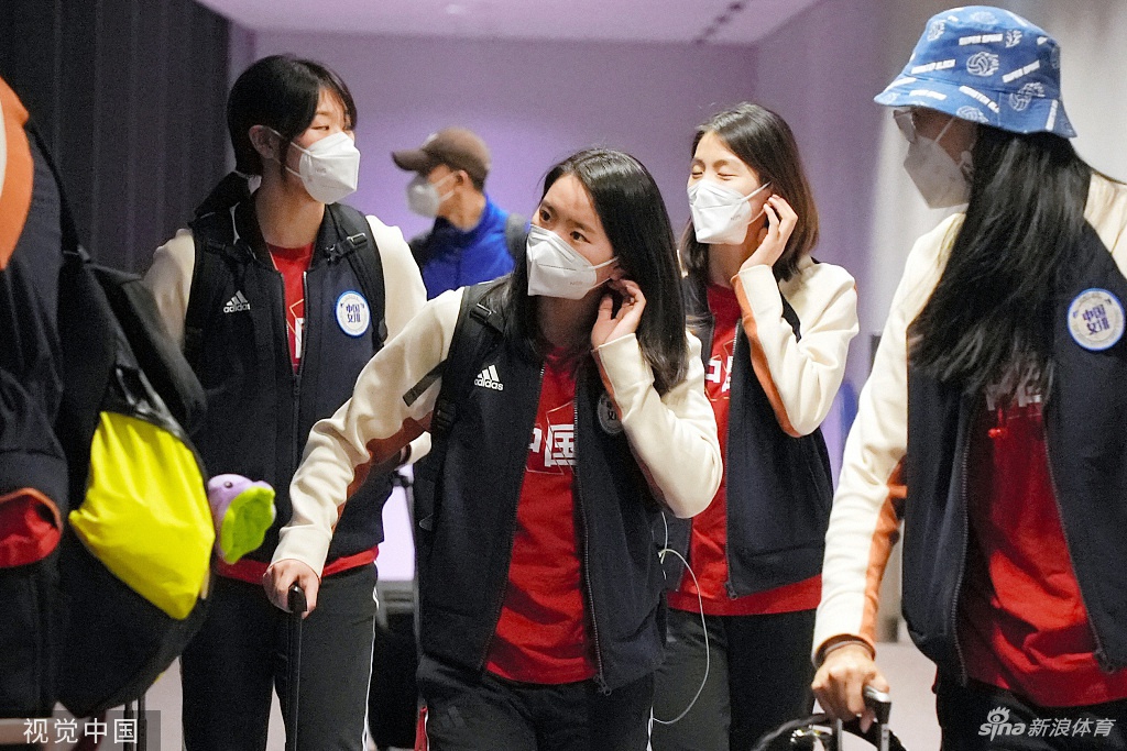 中国女排抵达日本参加测试赛 五一过招日本女排