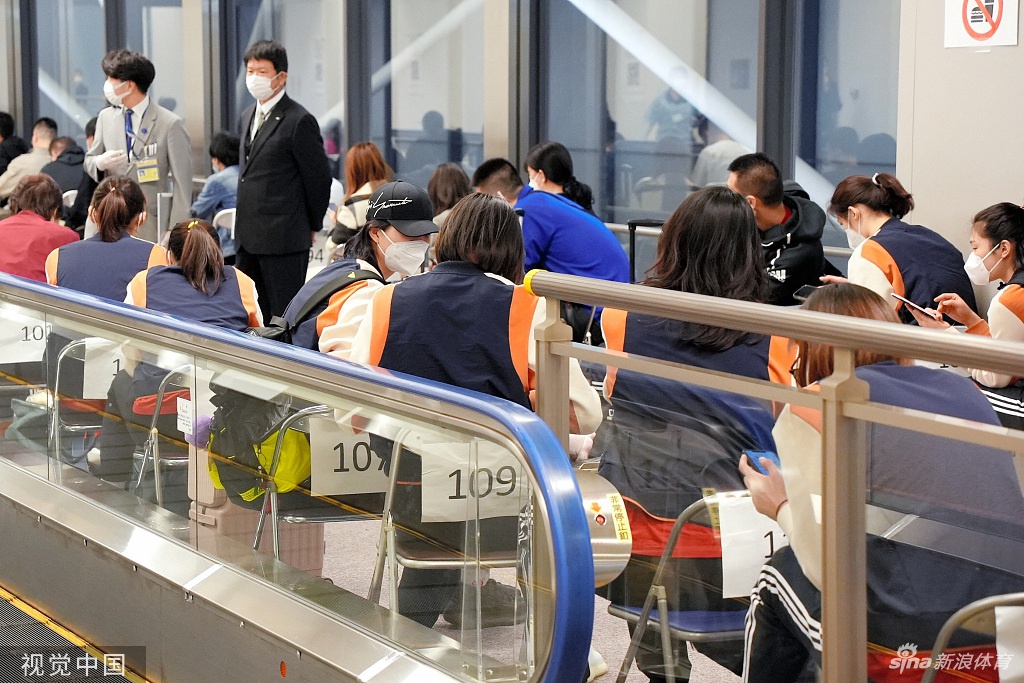 中国女排抵达日本参加测试赛 五一过招日本女排