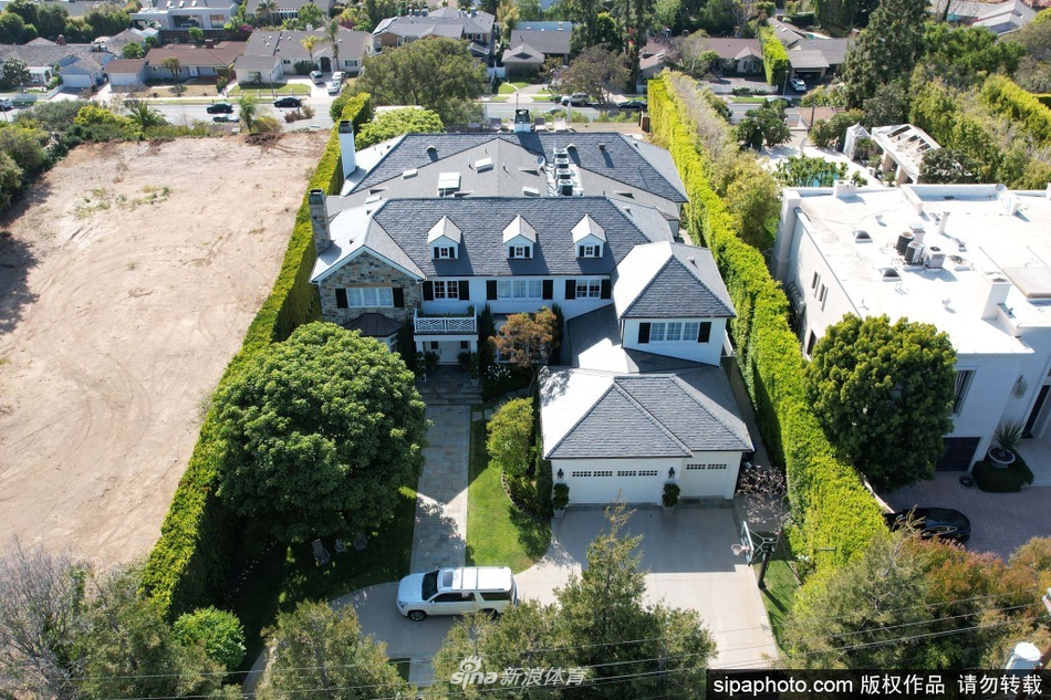 鸟瞰詹姆斯洛杉矶豪宅 面积大得像足球场