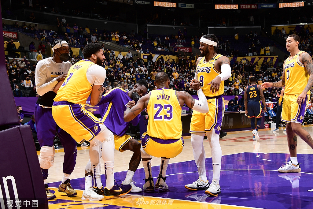 [NBA附加赛]湖人胜勇士晋级季后赛 詹姆斯砍三双