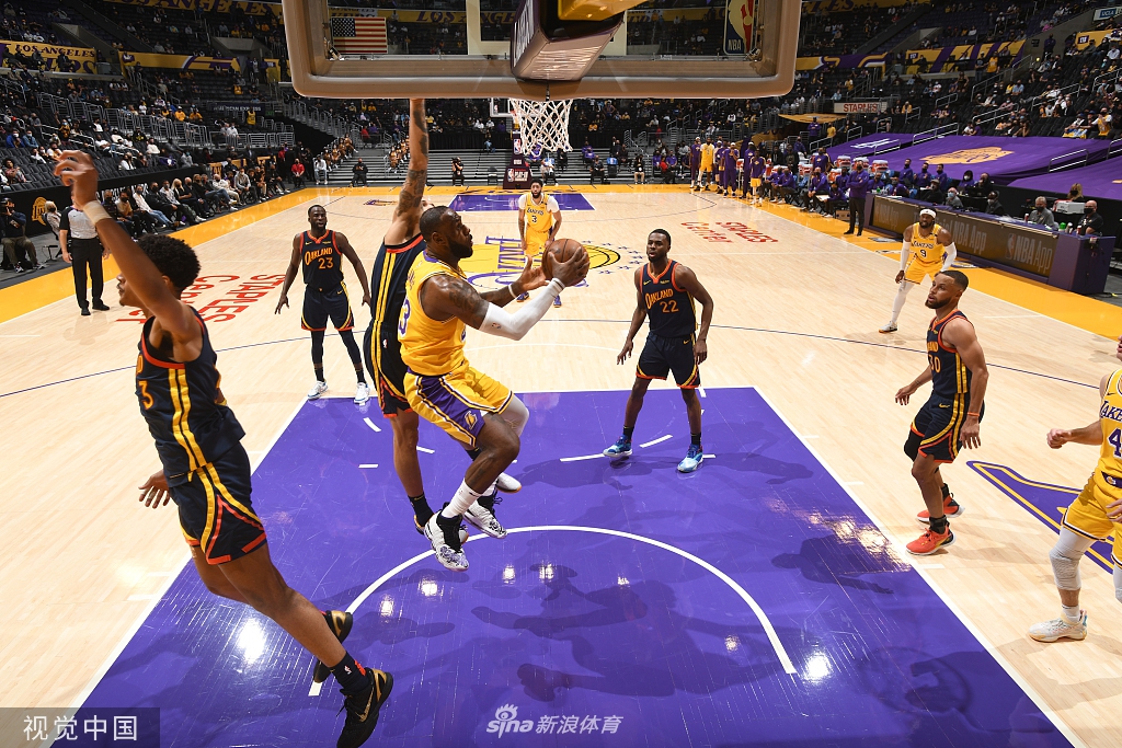 [NBA附加赛]湖人胜勇士晋级季后赛 詹姆斯砍三双