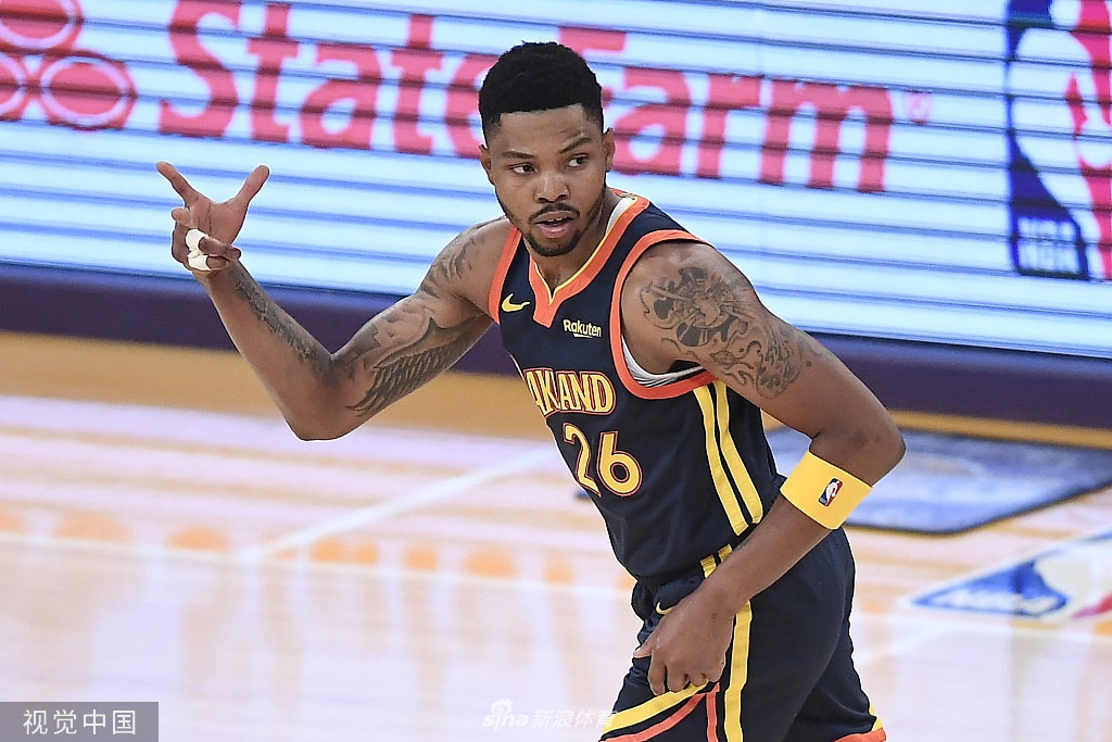 [NBA附加赛]湖人胜勇士晋级季后赛 詹姆斯砍三双