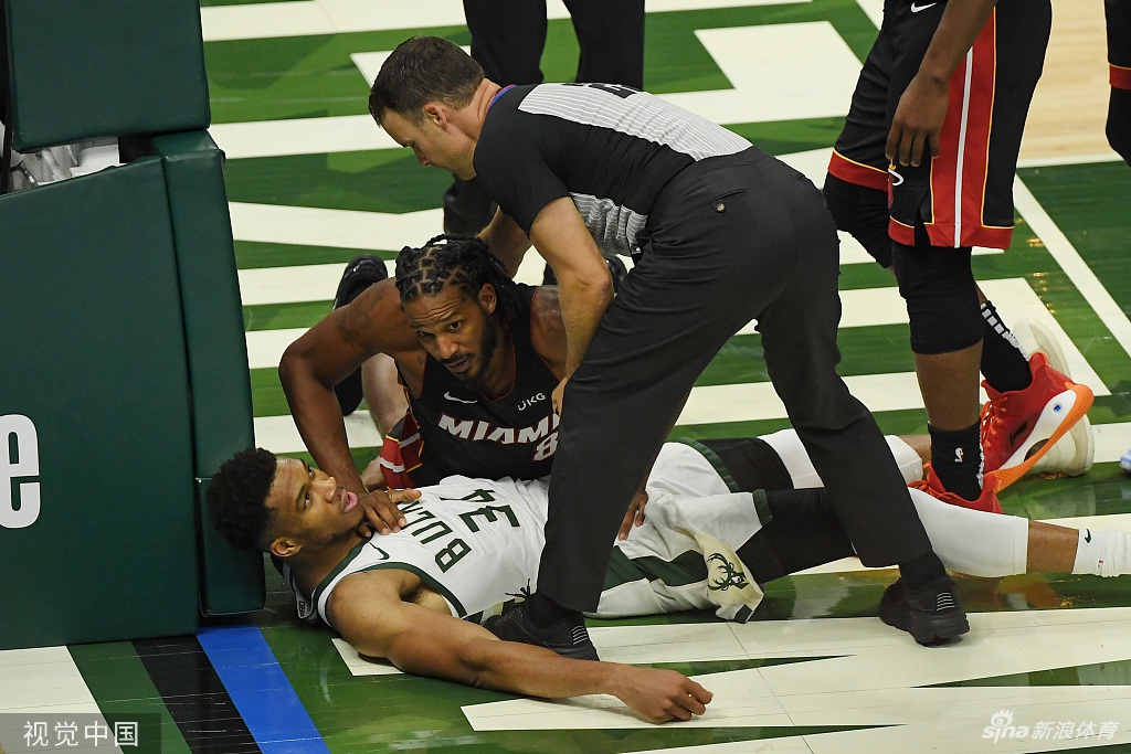 [NBA季后赛]热火98-132雄鹿 字母哥砍31分13板