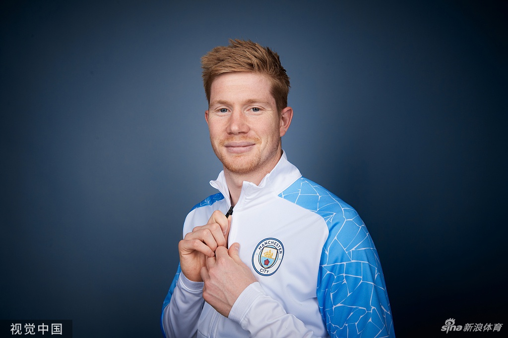 曼城拍摄欧冠决赛写真 德布劳内引领众星