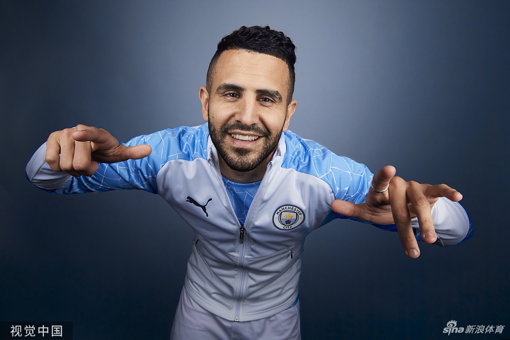 曼城拍摄欧冠决赛写真 德布劳内引领众星