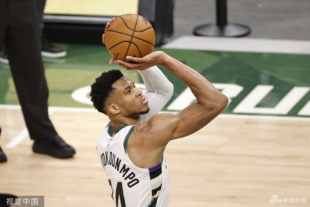 [NBA季后赛]热火98-132雄鹿 字母哥砍31分13板