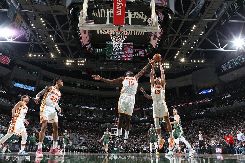 [NBA东部决赛]老鹰116-113雄鹿 特雷杨48分总分1-0