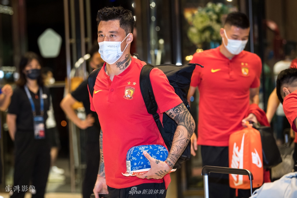 [中超]广州队抵达酒店并接受核酸检测