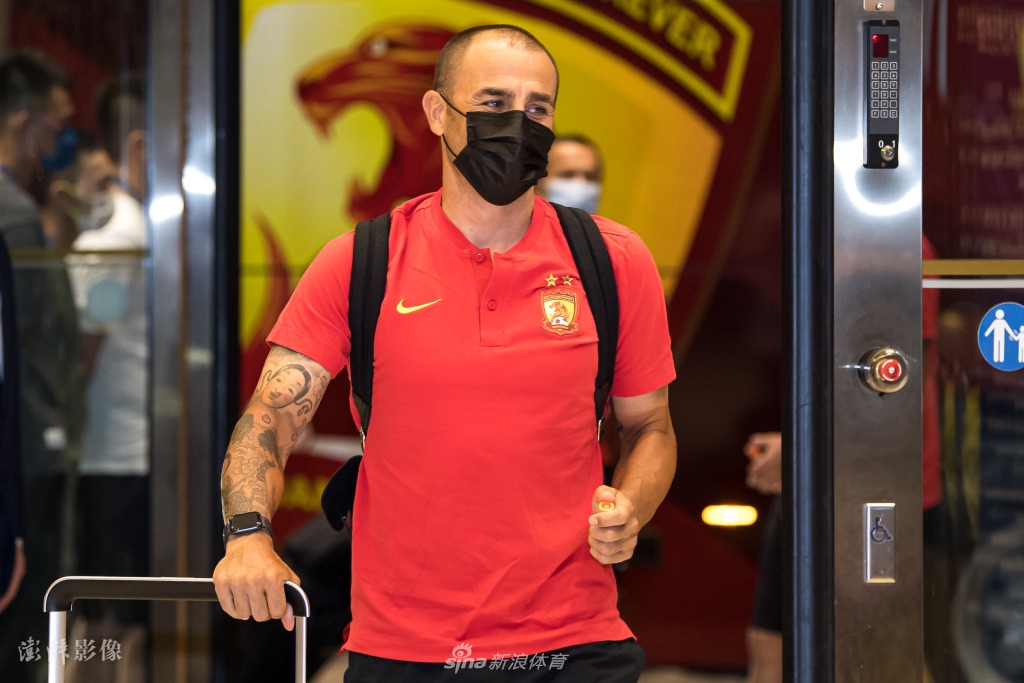 [中超]广州队抵达酒店并接受核酸检测