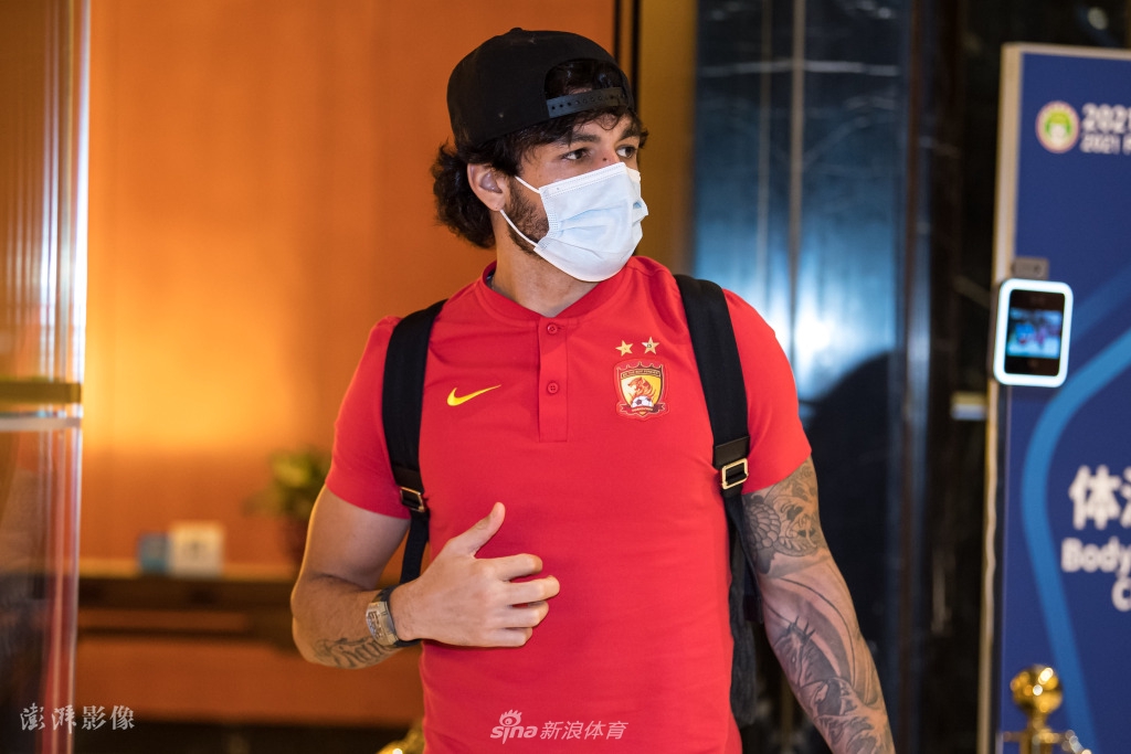 [中超]广州队抵达酒店并接受核酸检测