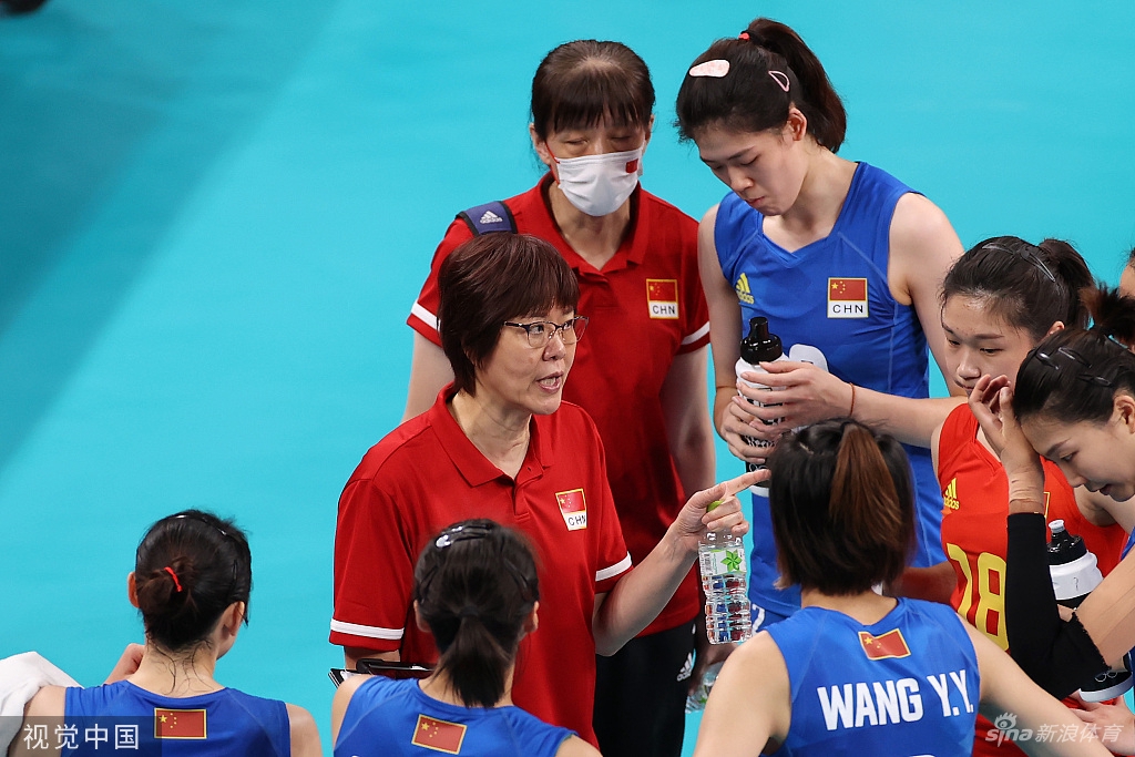 中国女排主教练郎平宣布离任