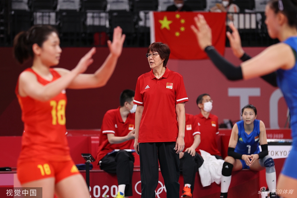 中国女排主教练郎平宣布离任