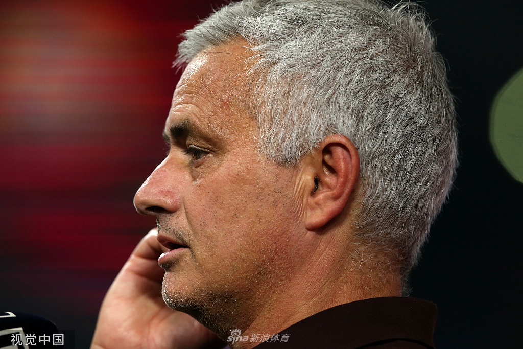 [意甲]罗马2-1萨索洛 沙拉维补时绝杀穆帅狂奔