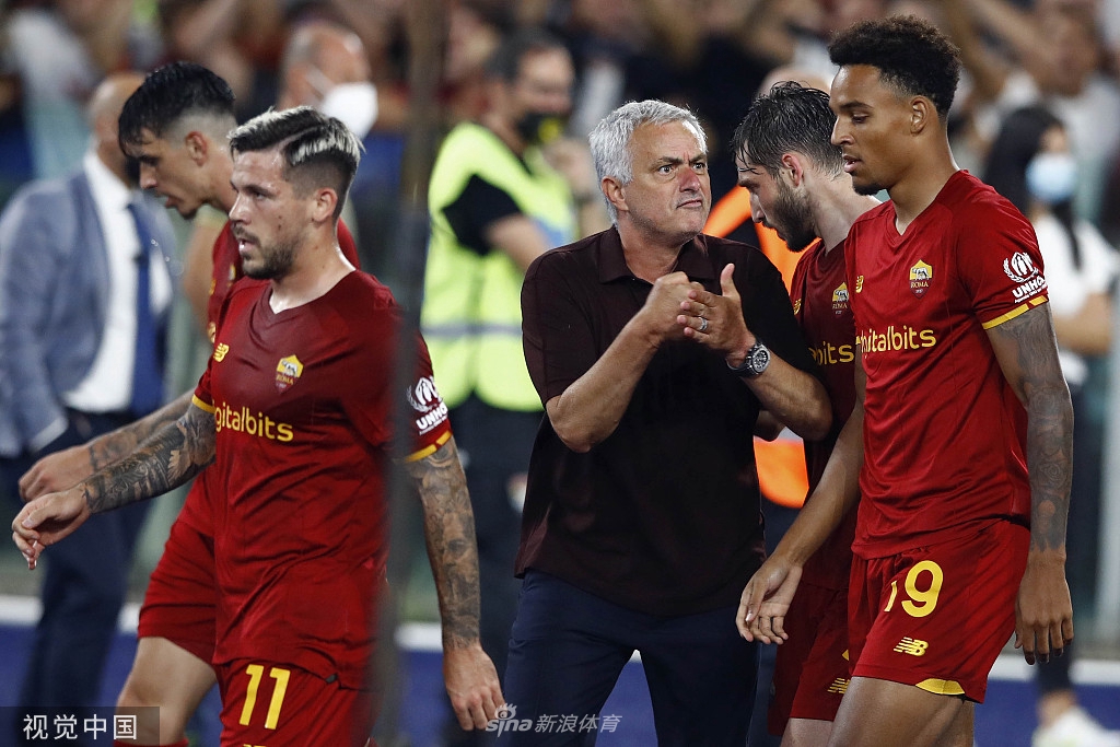 [意甲]罗马2-1萨索洛 沙拉维补时绝杀穆帅狂奔