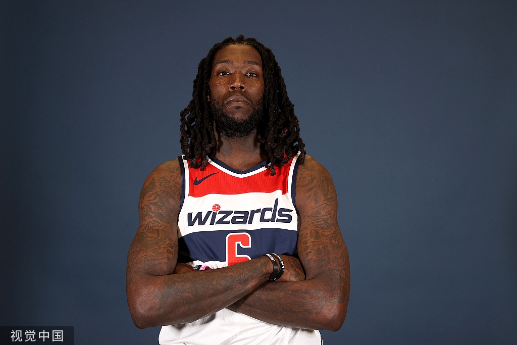 比尔引领奇才媒体日拍摄写真