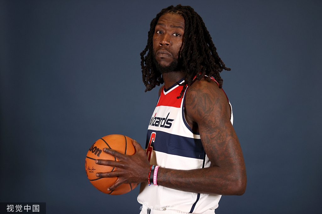 比尔引领奇才媒体日拍摄写真