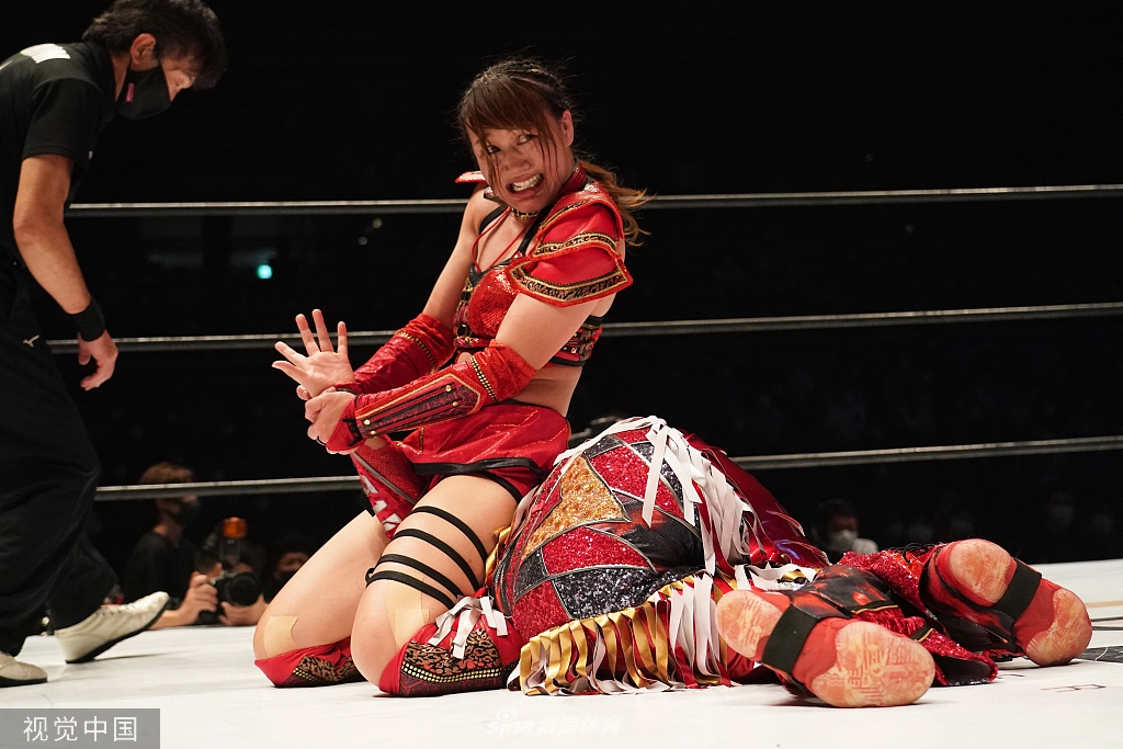 日本举行女子明星摔跤大赛