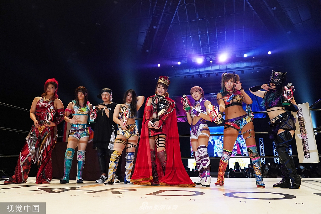 日本举行女子明星摔跤大赛