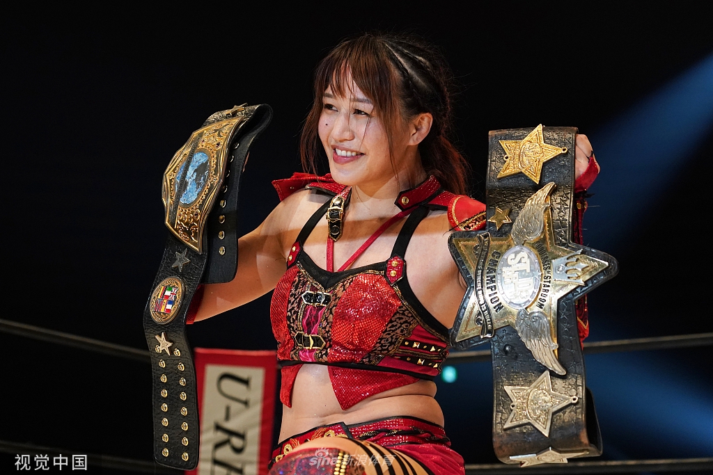 日本举行女子明星摔跤大赛