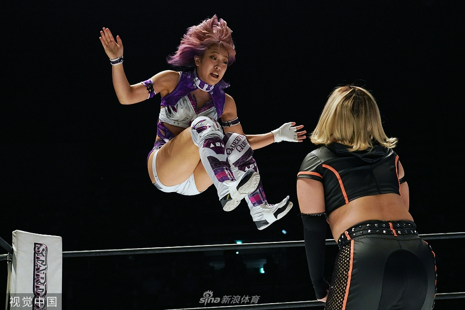 日本举行女子明星摔跤大赛