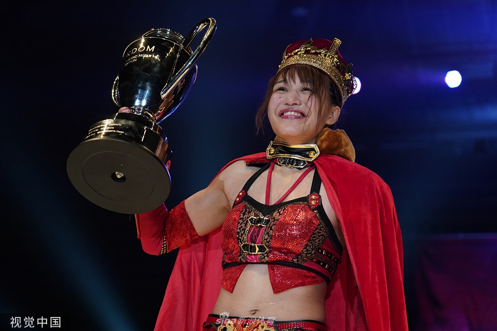 日本举行女子明星摔跤大赛