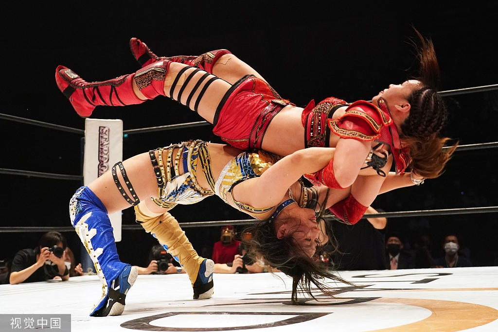 日本举行女子明星摔跤大赛