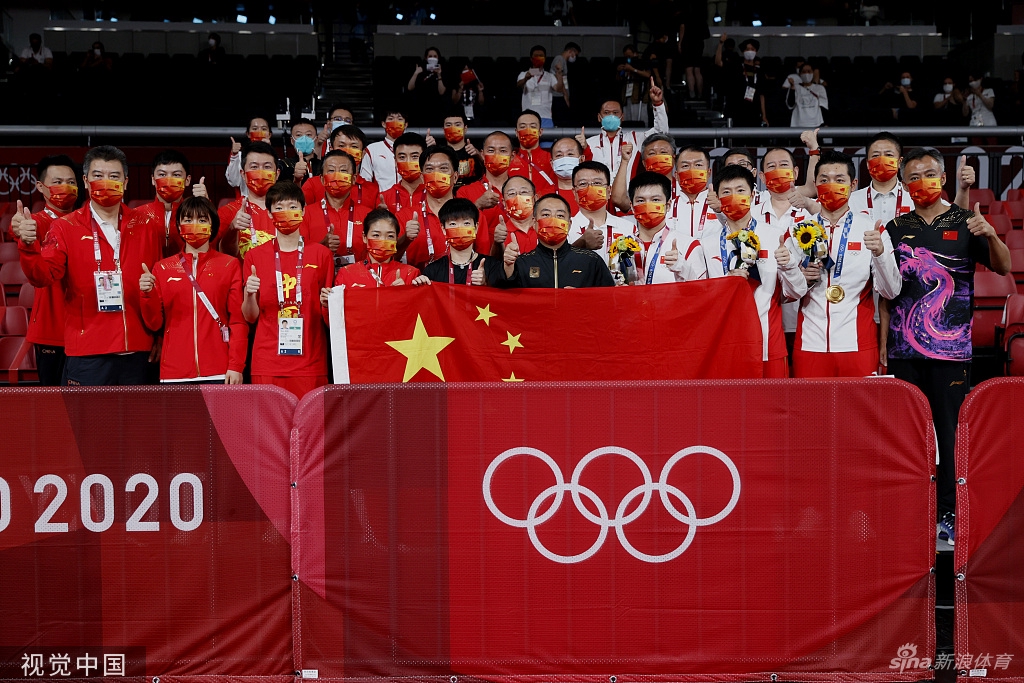 中国红!奥运健儿与五星红旗交相辉映