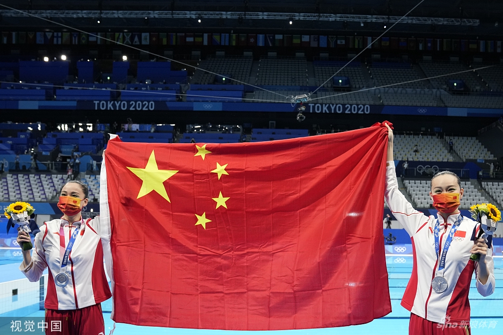 中国红!奥运健儿与五星红旗交相辉映