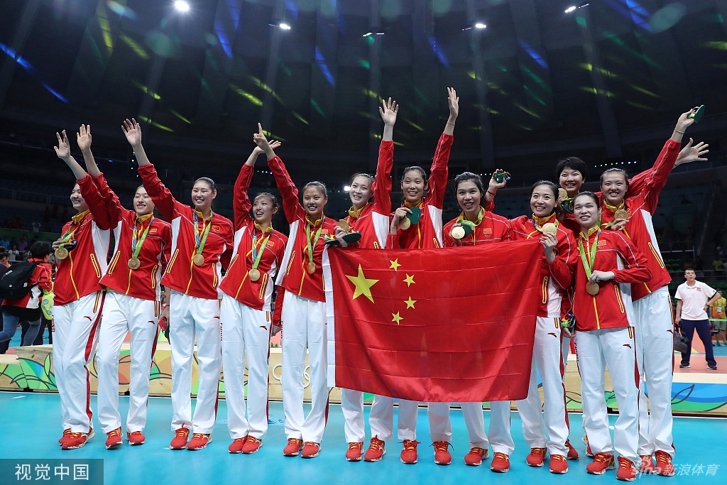 中国红!奥运健儿与五星红旗交相辉映