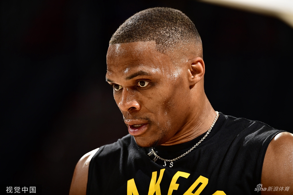 [NBA季前赛]湖人105-117太阳 詹姆斯威少缺阵