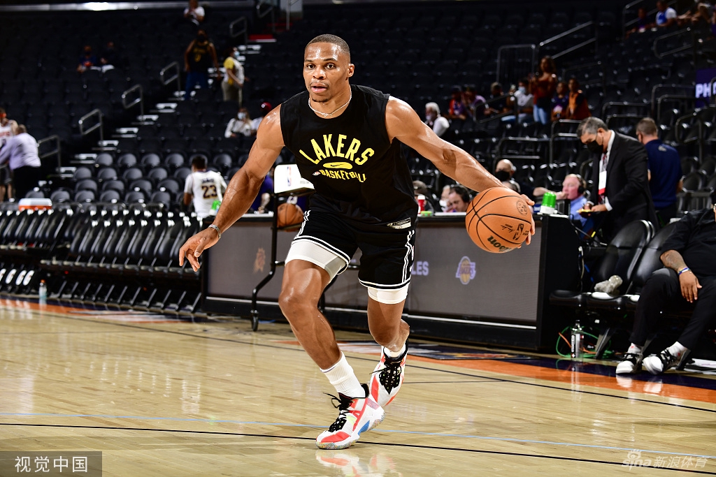 [NBA季前赛]湖人105-117太阳 詹姆斯威少缺阵