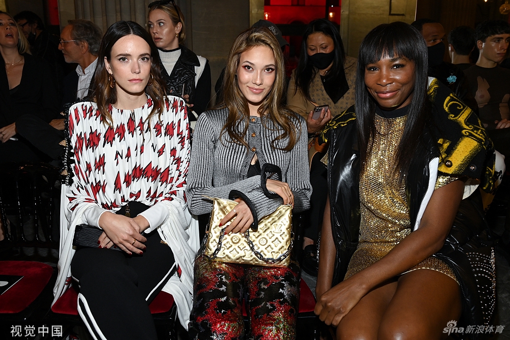 气场强大！谷爱凌与大威亮相同框看秀